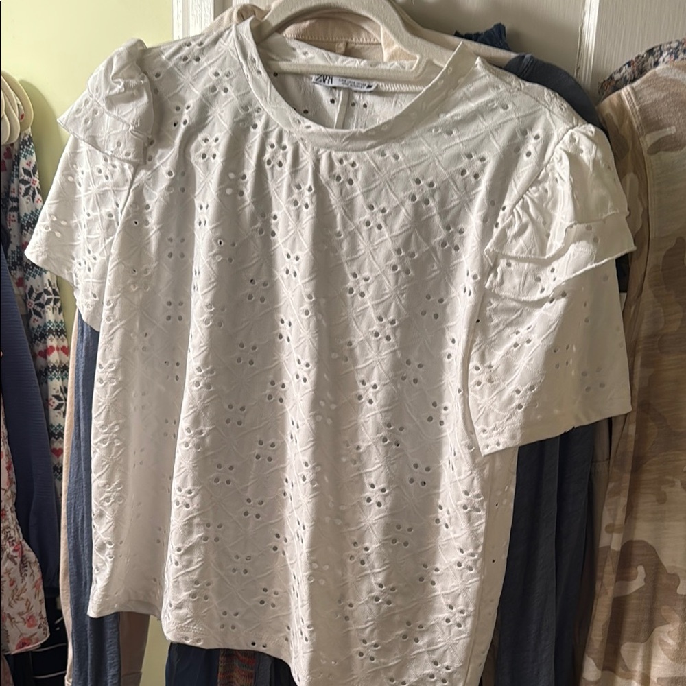 Zara White Puff Sleeve Ruffled Blouse